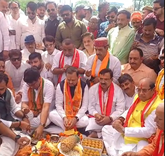 कानपुर: जरीब चौकी पर बनेगा 320 करोड़ का ओवरब्रिज, सांसद रमेश अवस्थी ने किया भूमि पूजन; जाम से मिलेगी मुक्ति